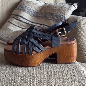 House of Harlow 1960 Lt. Navy Blue and Brown Platform Sandals - size 8.5